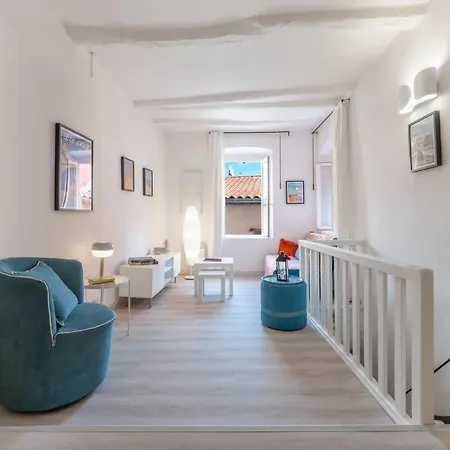 Le Seize, Cosy Au Coeur De La Vieille De Ментона
