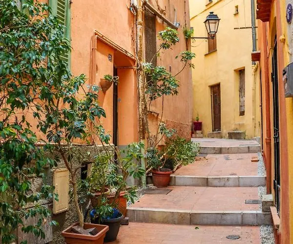 Le Seize, Cosy Au Coeur De La Vieille De مينتون