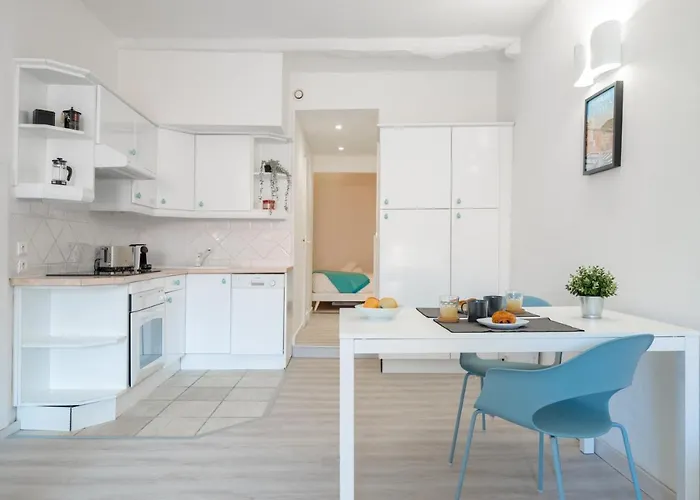 Le Seize, Cosy Au Coeur De La Vieille De *